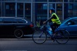 Sicher durch die dunkle Jahreszeit: Reflektoren schützen Fußgänger und Radfahrer